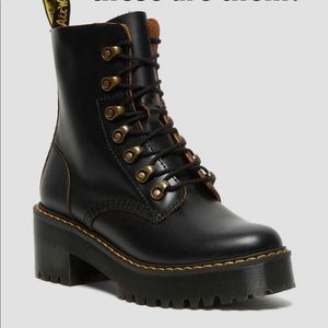Dr. Martens Leona Boot